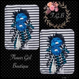 SOLD✅✅. Flower pin